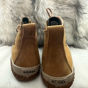 Sorel Bootie- size 7 black and brown